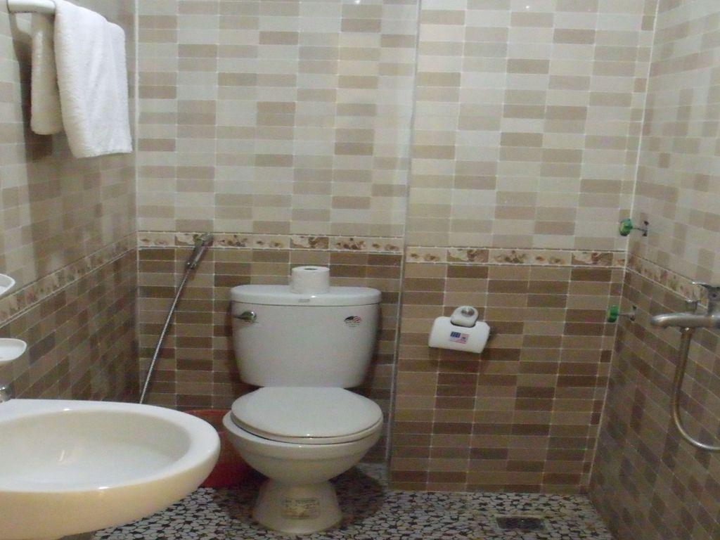Thien Thanh Hotel Фонгня Екстер'єр фото
