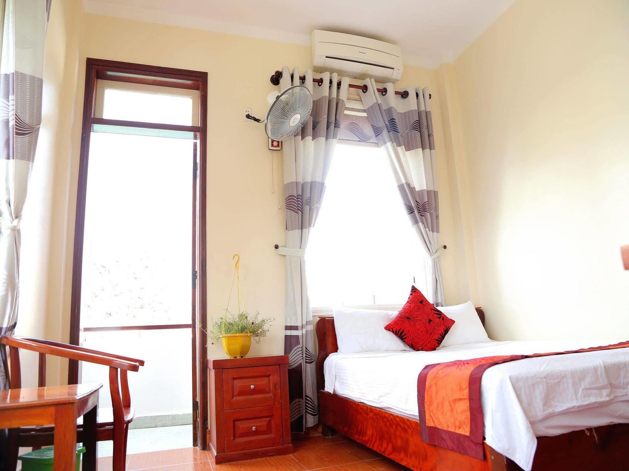 Thien Thanh Hotel Фонгня Екстер'єр фото