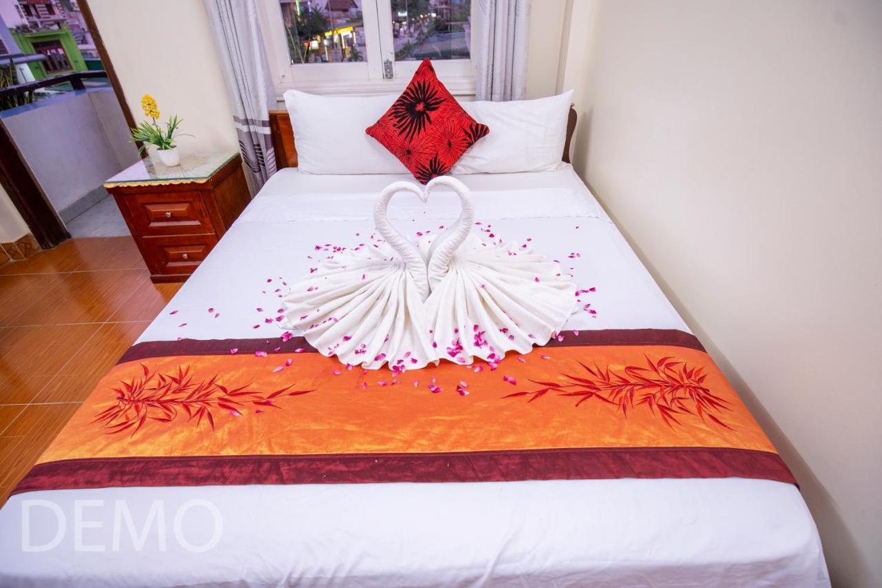Thien Thanh Hotel Фонгня Екстер'єр фото